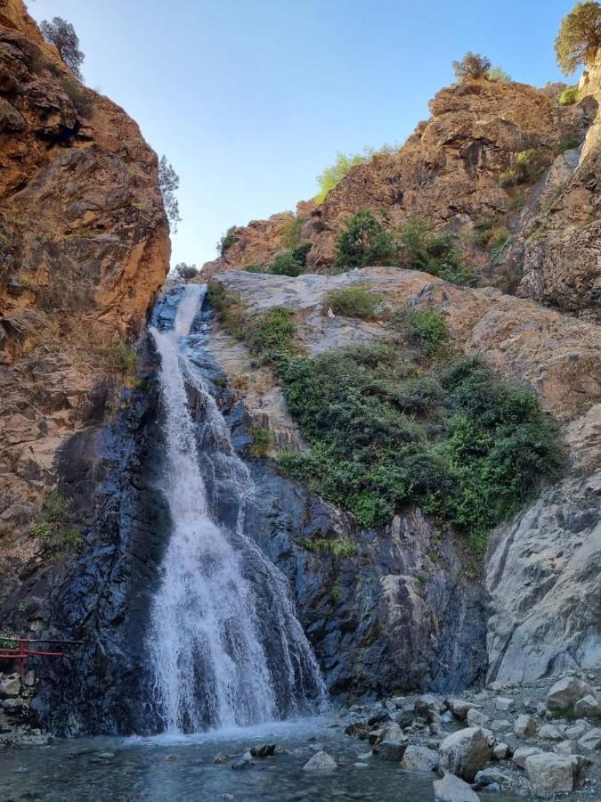 De Jeunesse Les Cascades * Setti Fatma